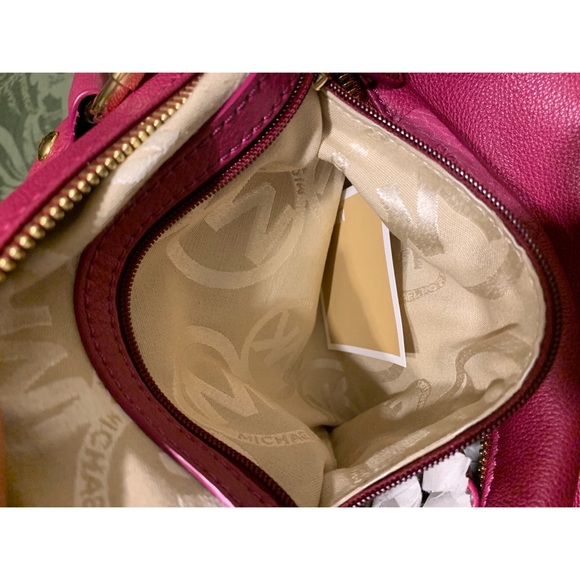 Michael Kors Fulton Fushia Large Leather Bag - Picture 9 of 11
